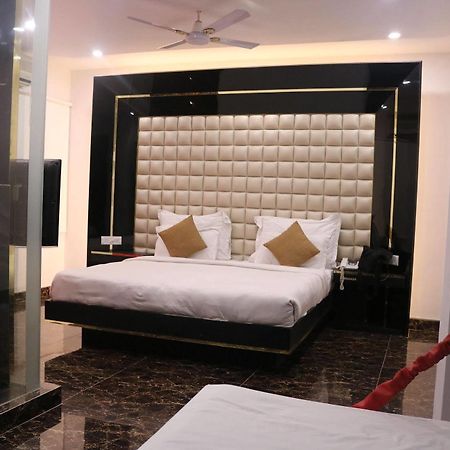 Hotel Sri Nanak Continental Delhi  Eksteriør billede