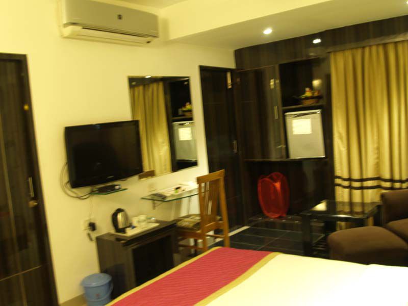 Hotel Sri Nanak Continental Delhi  Eksteriør billede