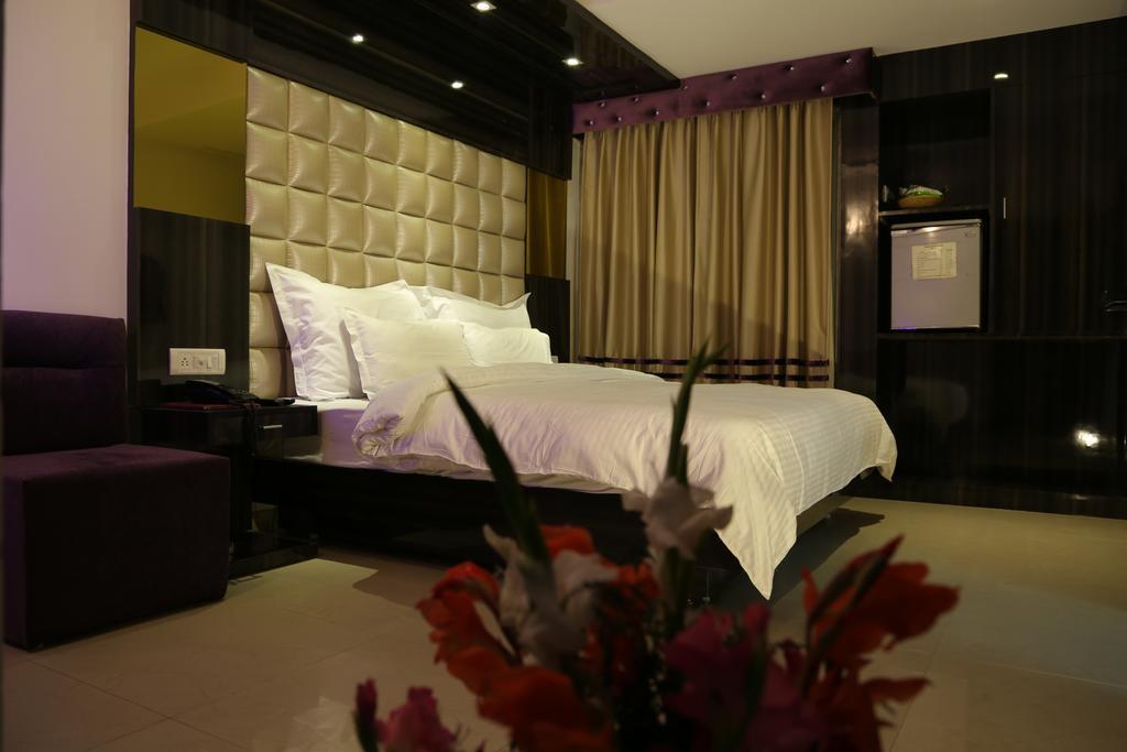 Hotel Sri Nanak Continental Delhi  Eksteriør billede