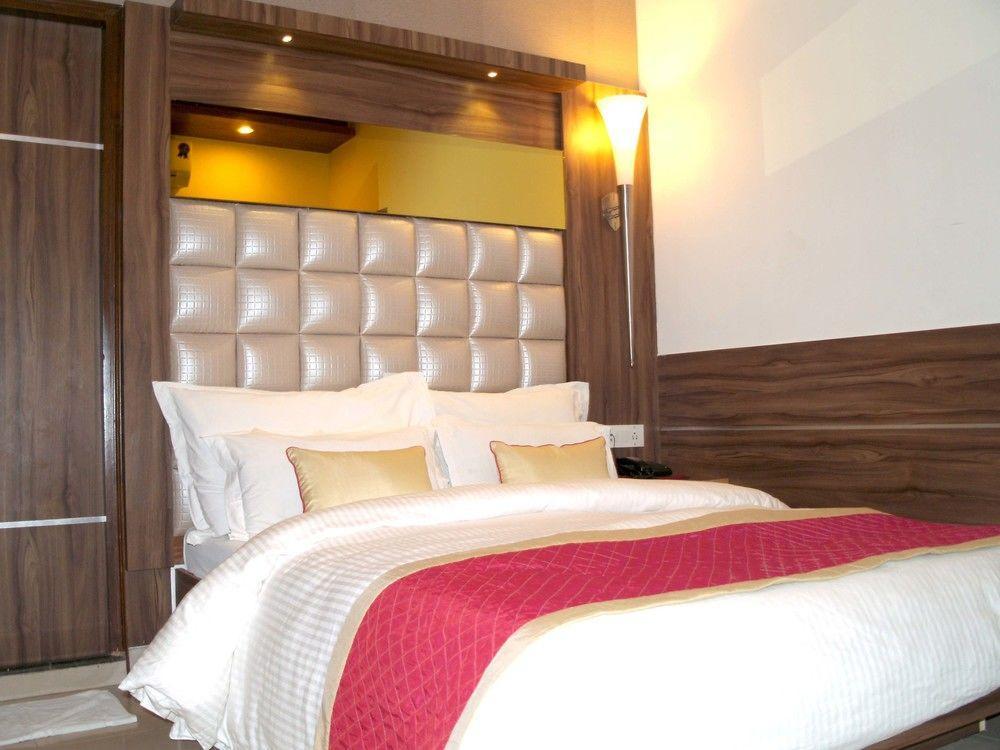 Hotel Sri Nanak Continental Delhi  Eksteriør billede