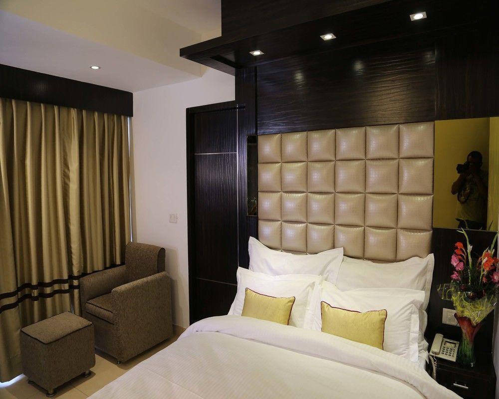 Hotel Sri Nanak Continental Delhi  Eksteriør billede