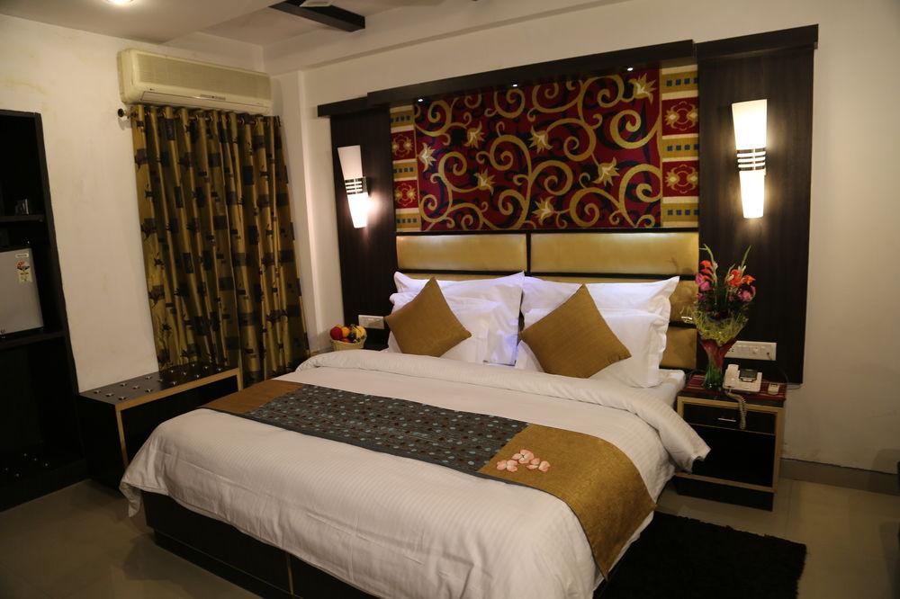 Hotel Sri Nanak Continental Delhi  Eksteriør billede