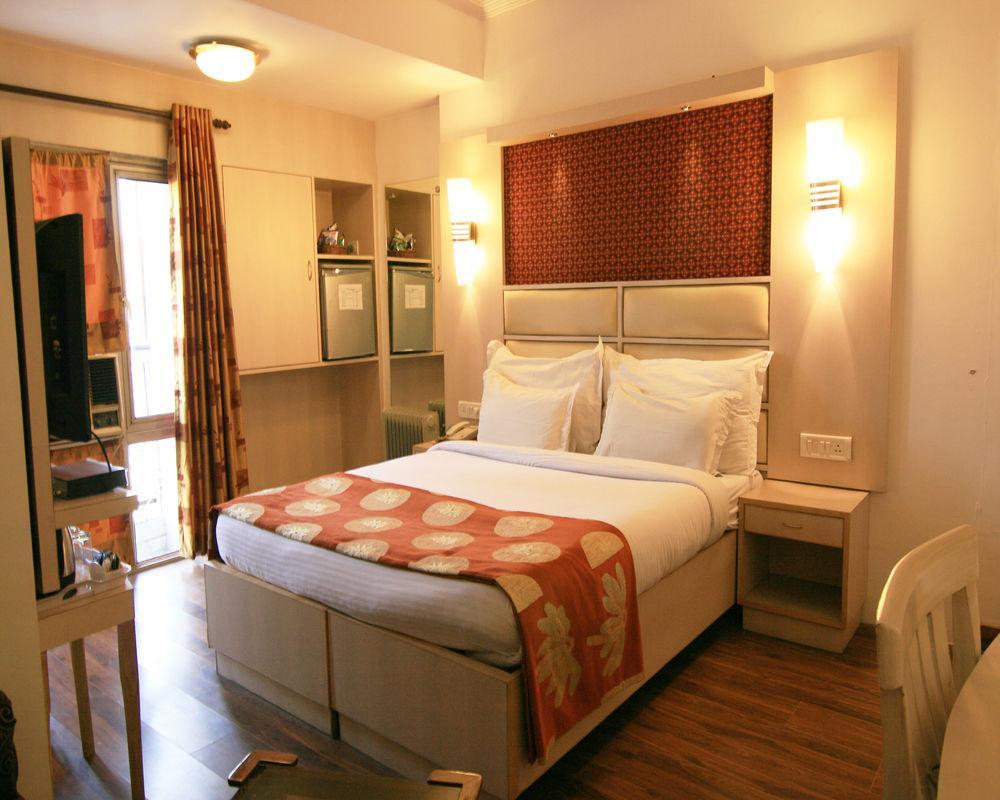 Hotel Sri Nanak Continental Delhi  Eksteriør billede