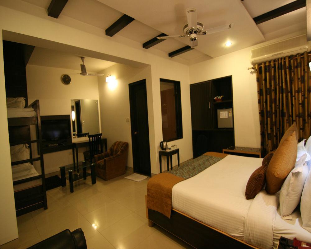 Hotel Sri Nanak Continental Delhi  Eksteriør billede