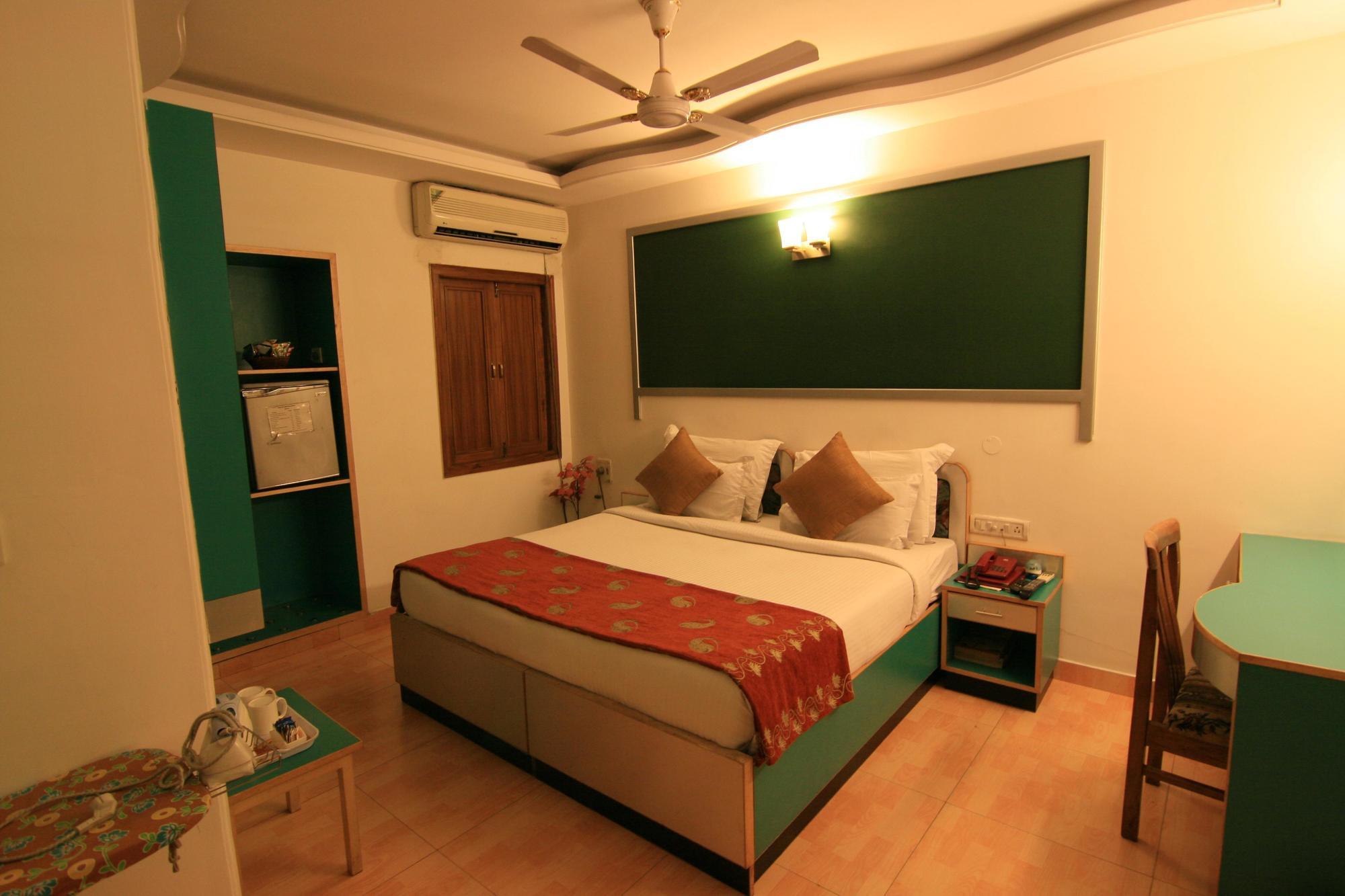 Hotel Sri Nanak Continental Delhi  Værelse billede