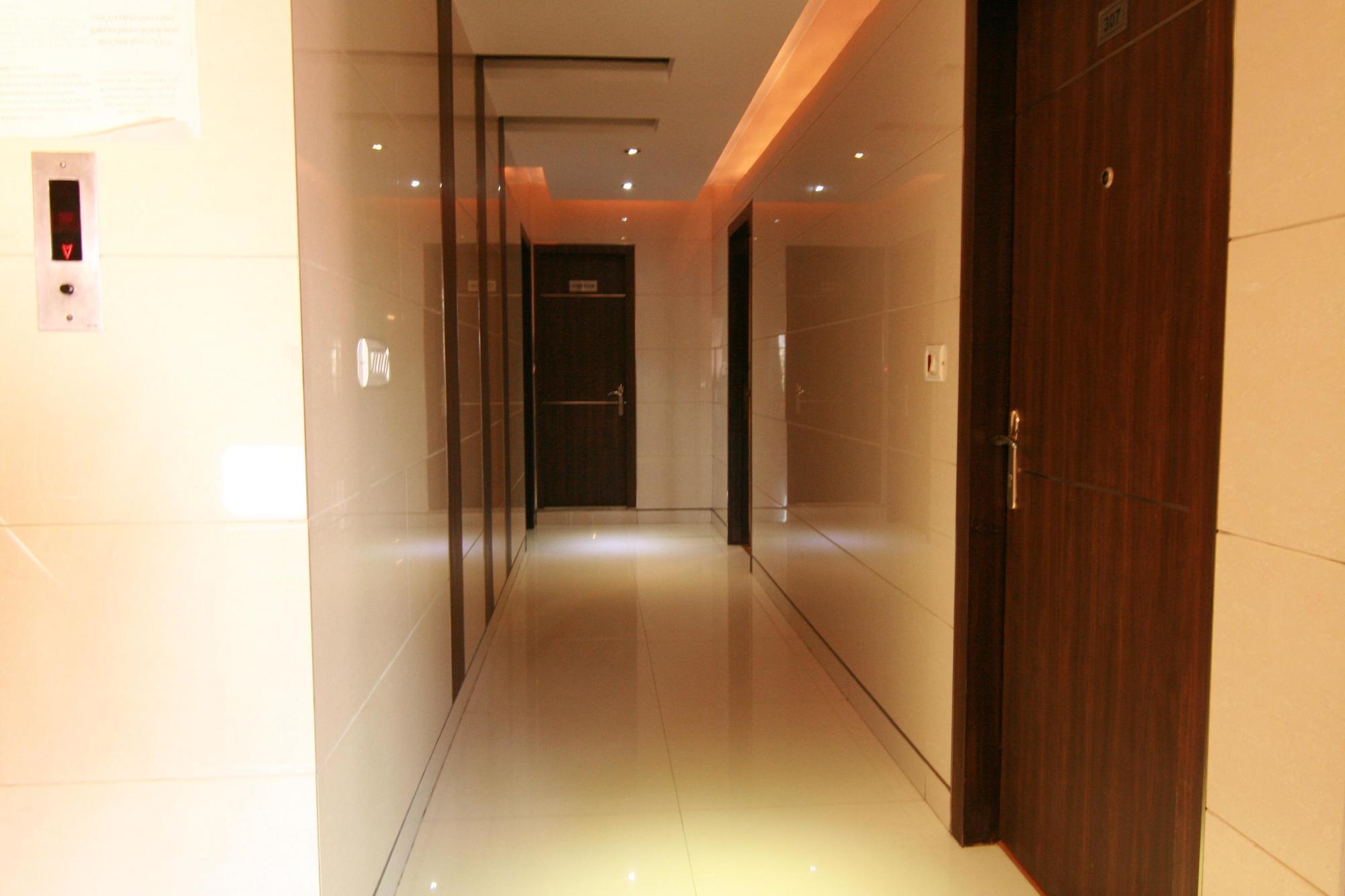 Hotel Sri Nanak Continental Delhi  Interiør billede