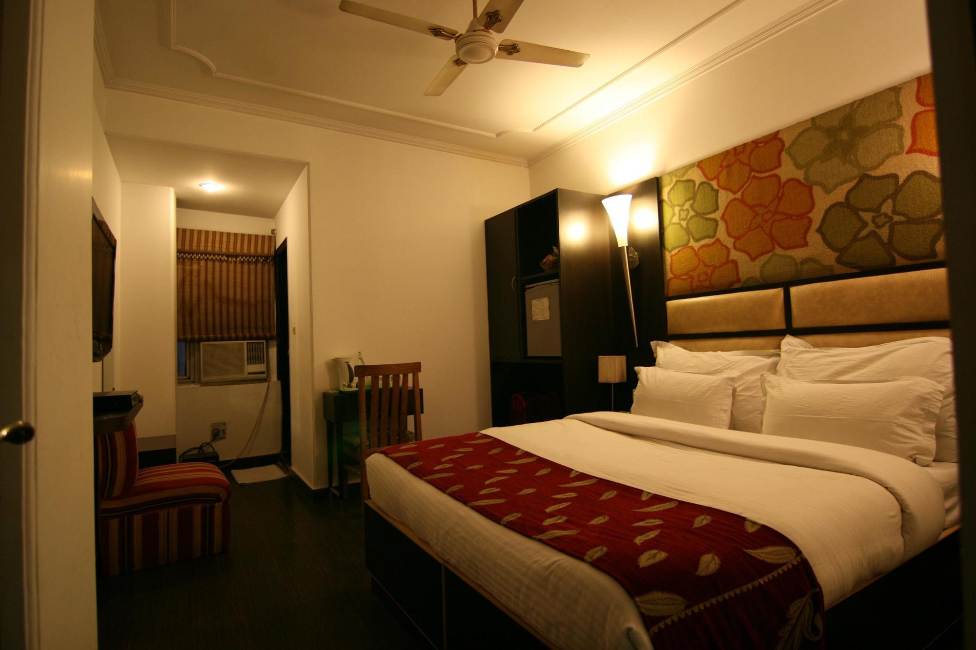Hotel Sri Nanak Continental Delhi  Eksteriør billede