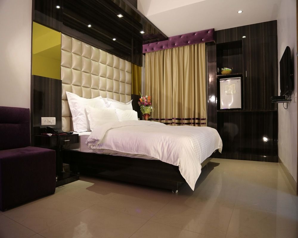Hotel Sri Nanak Continental Delhi  Eksteriør billede