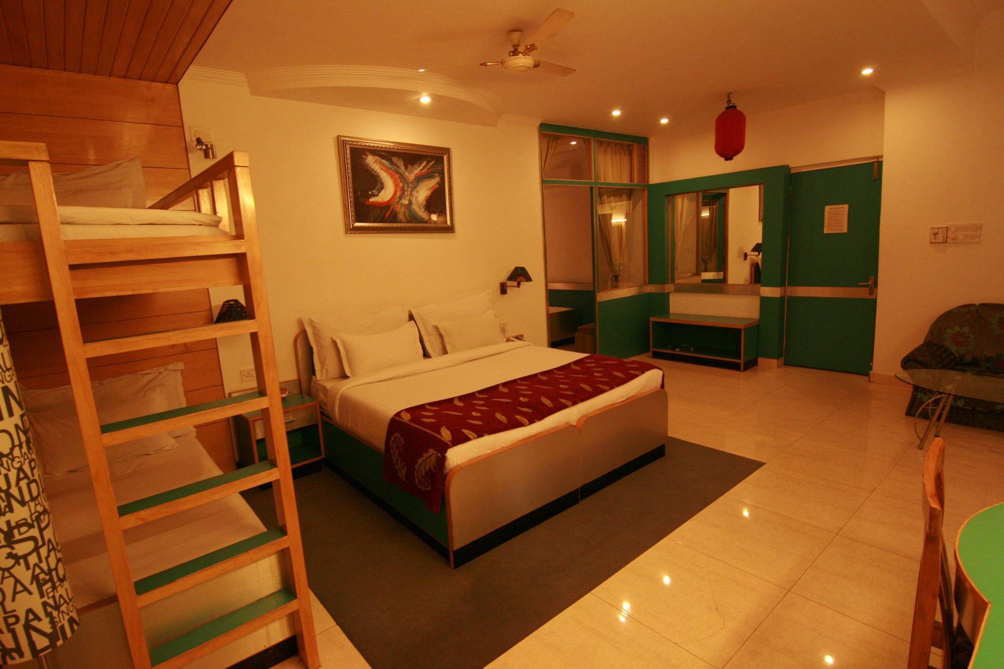 Hotel Sri Nanak Continental Delhi  Eksteriør billede