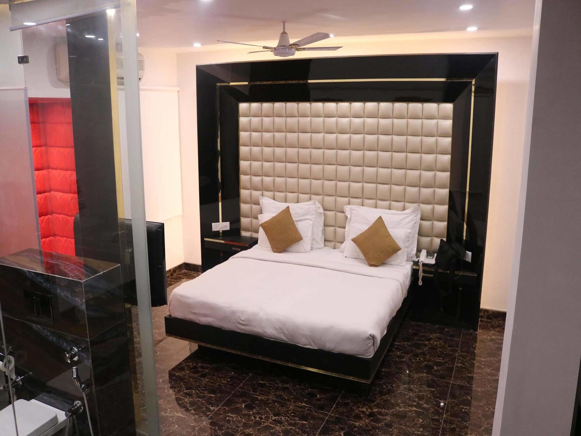 Hotel Sri Nanak Continental Delhi  Eksteriør billede