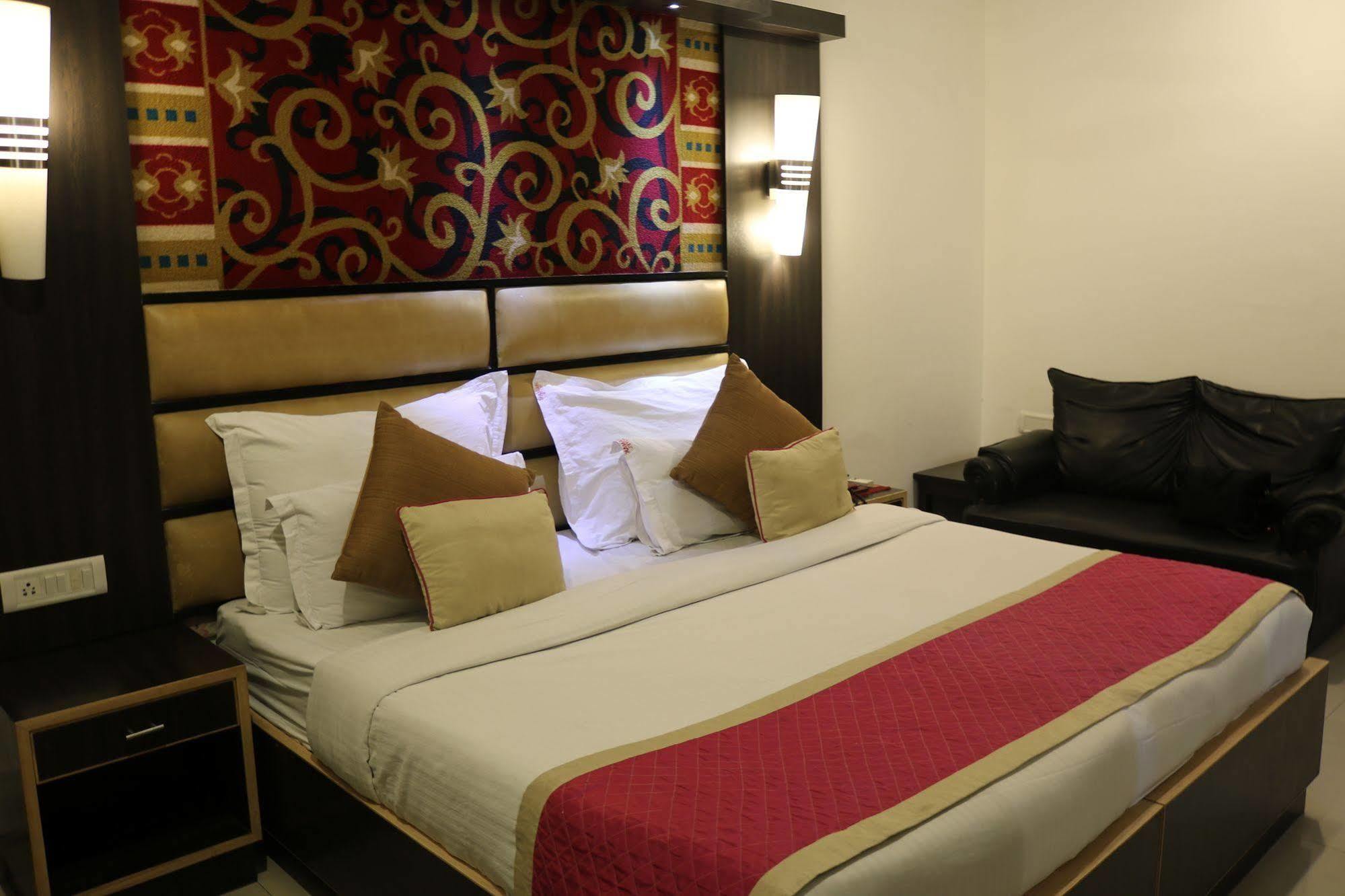 Hotel Sri Nanak Continental Delhi  Eksteriør billede