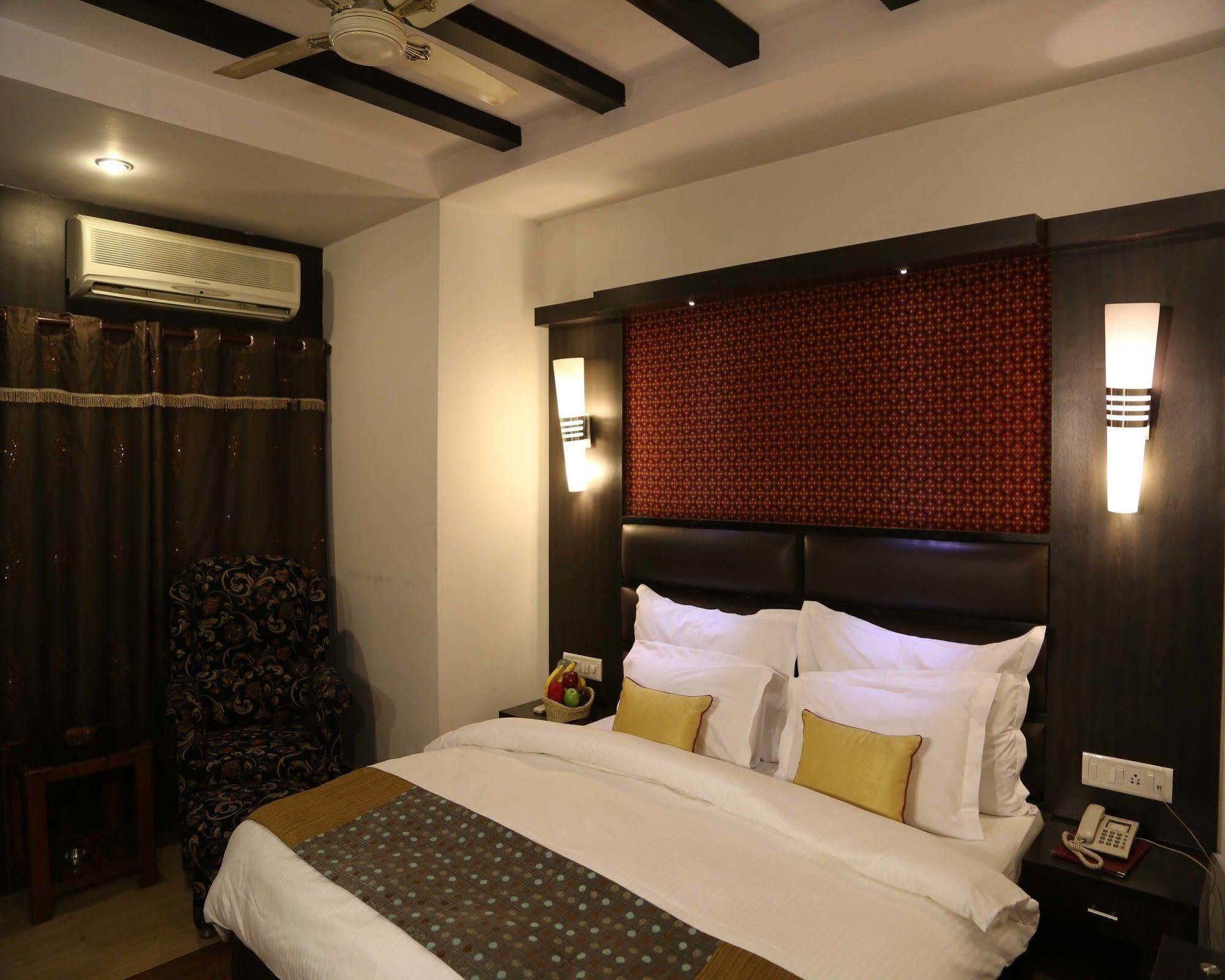 Hotel Sri Nanak Continental Delhi  Eksteriør billede