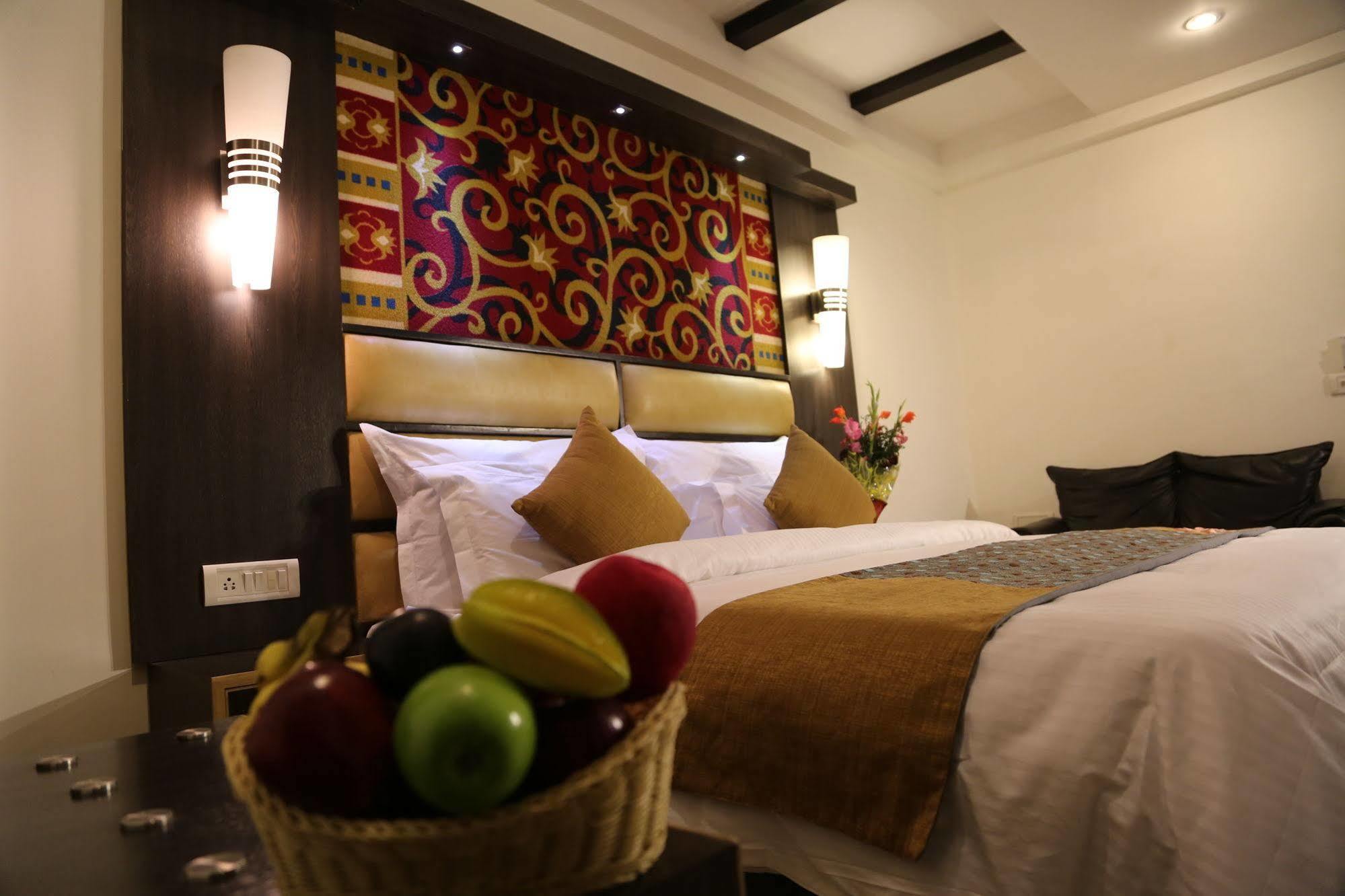 Hotel Sri Nanak Continental Delhi  Eksteriør billede