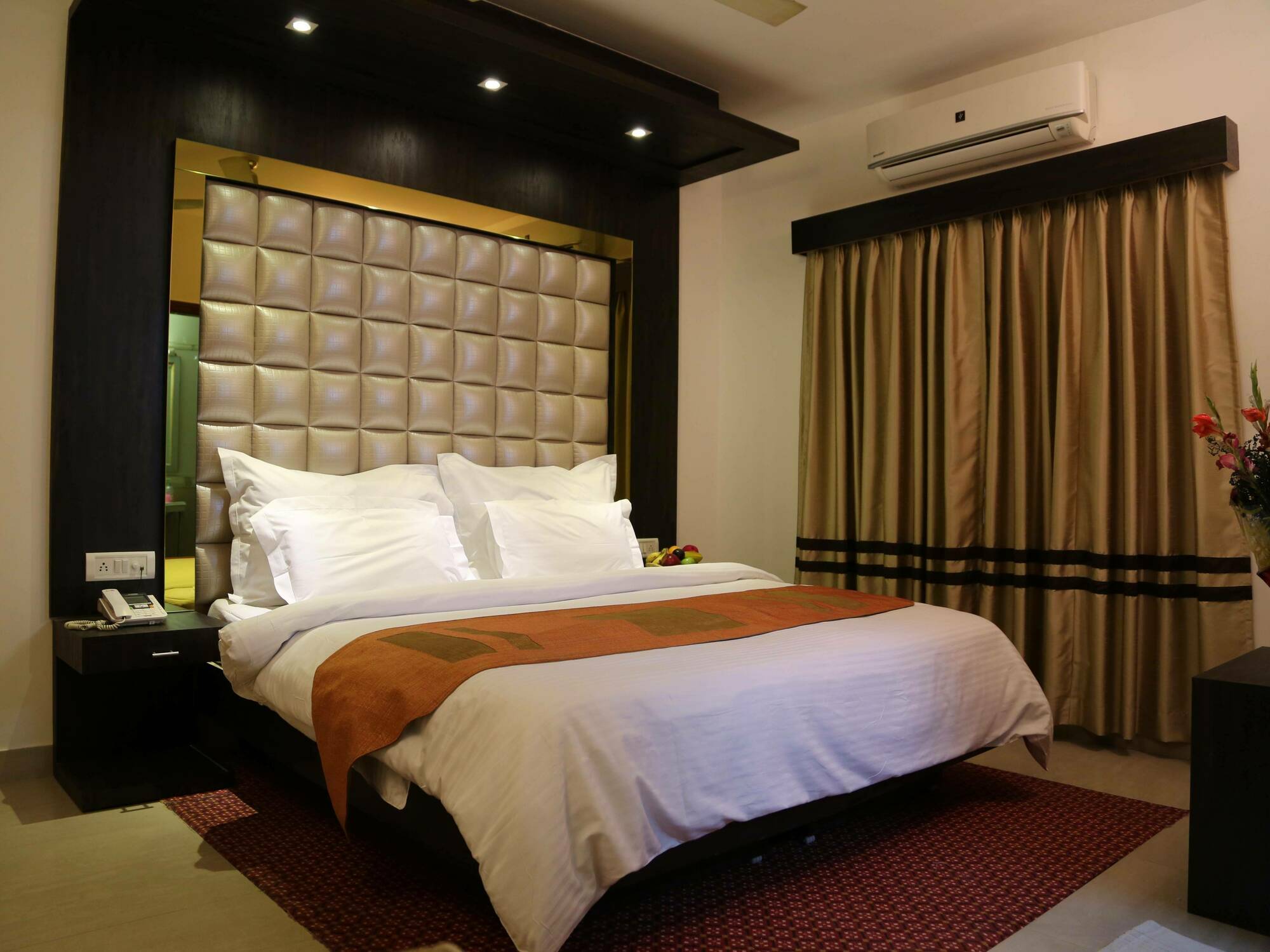 Hotel Sri Nanak Continental Delhi  Eksteriør billede