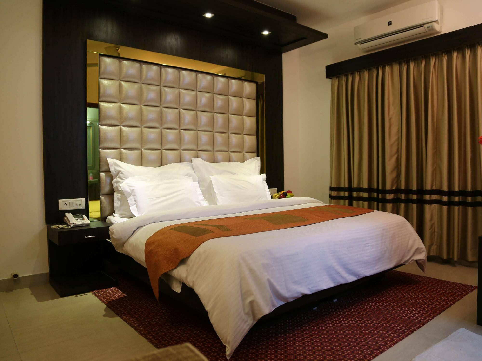 Hotel Sri Nanak Continental Delhi  Eksteriør billede