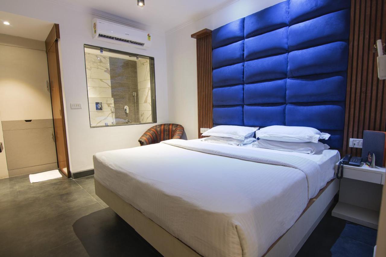 Hotel Sri Nanak Continental Delhi  Eksteriør billede