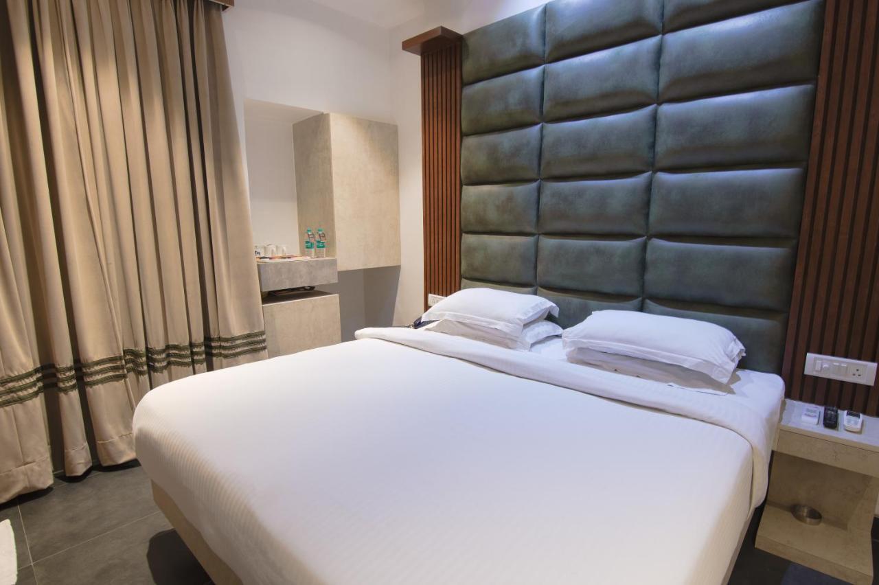 Hotel Sri Nanak Continental Delhi  Eksteriør billede